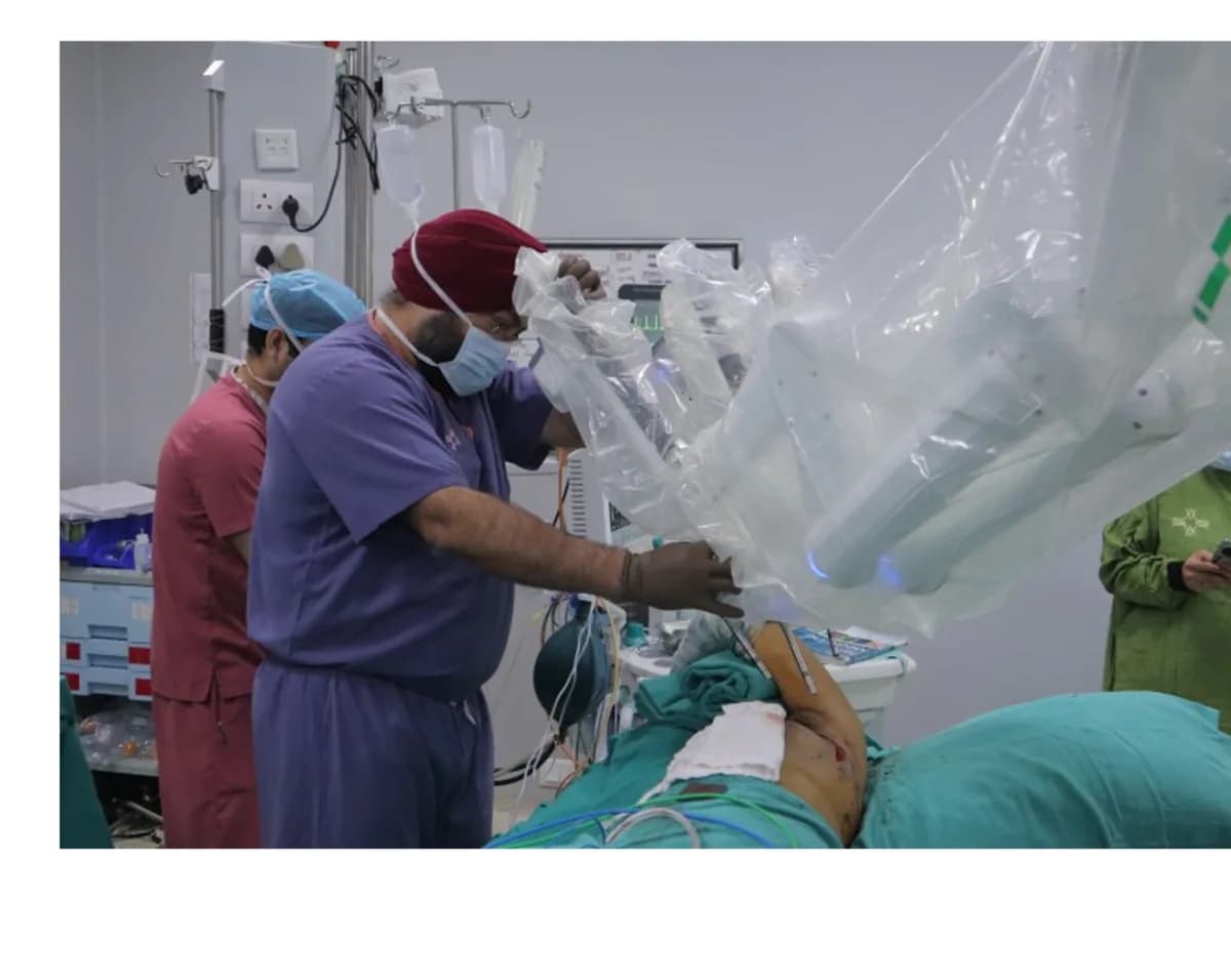 Surgical team operating the da Vinci robotic system in theatre